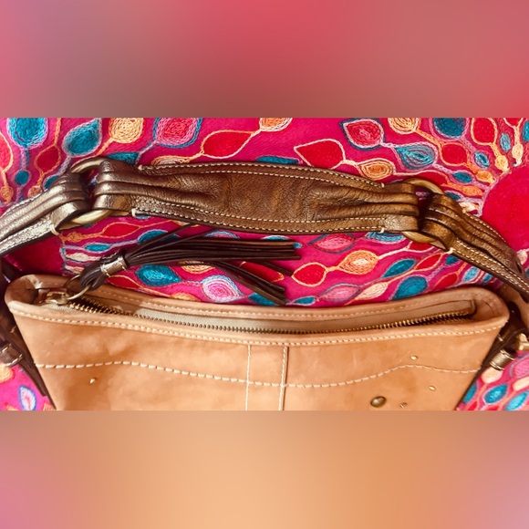 Carmel coach Coach leather purse w rhinestones & studs. EUC apx 10 x 7 x 2 1/2“. - Picture 2 of 10